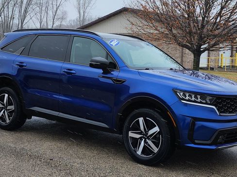 Used 2021 Kia Sorento EX w/ Panoramic Sunroof Package image 2