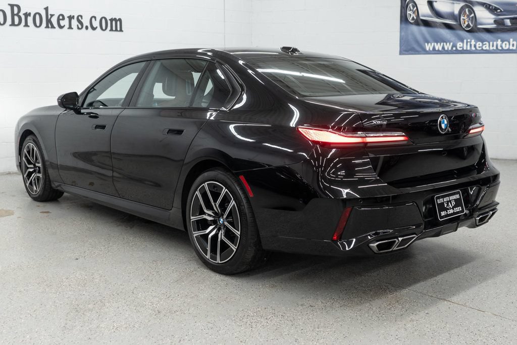 Used 2023 BMW 760i xDrive AWD/4WD image 6