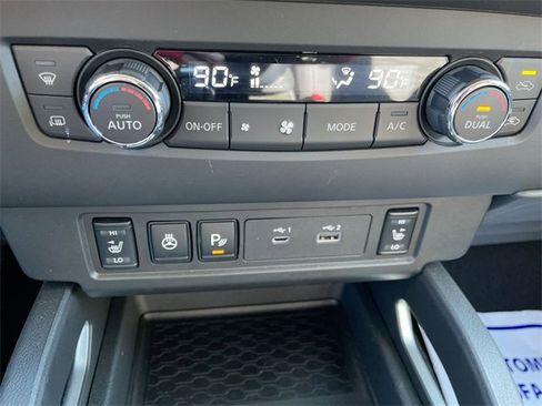 Used 2024 Nissan Frontier SV w/ SV Convenience Package image 22