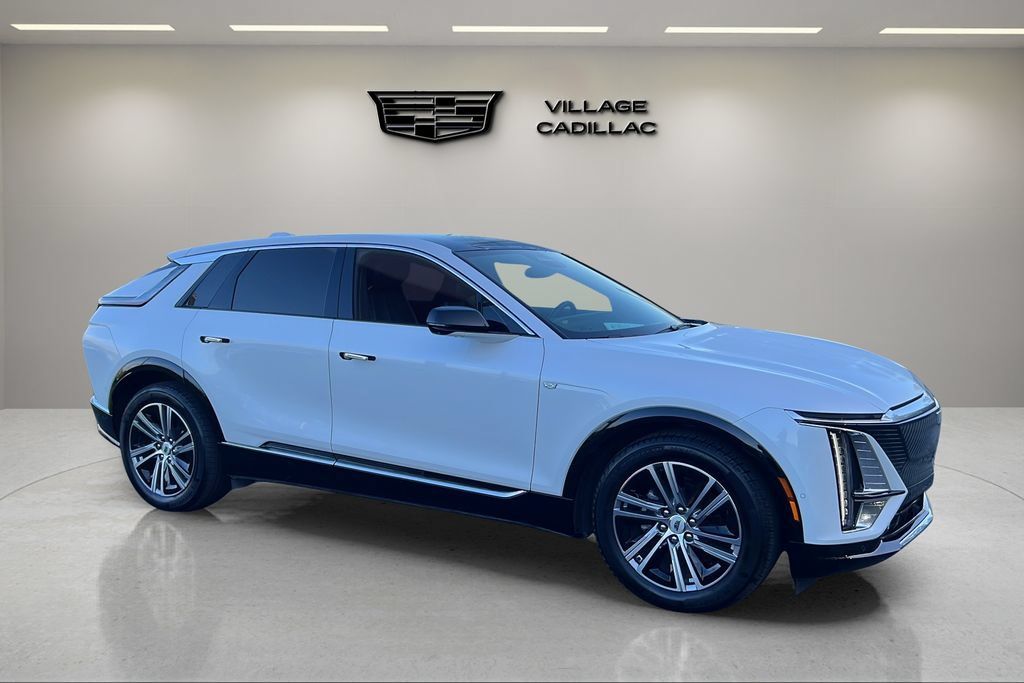 Used 2025 Cadillac Lyriq Luxury RWD image 7