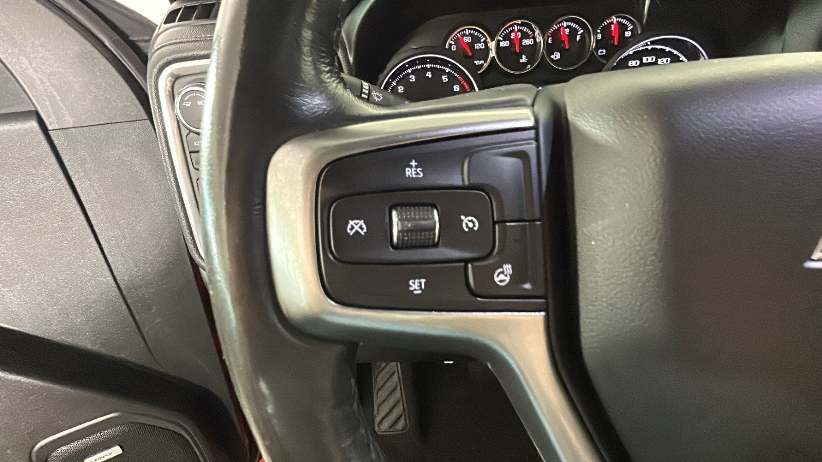 Used 2020 Chevrolet Silverado 1500 LT Trail Boss AWD/4WD image 17