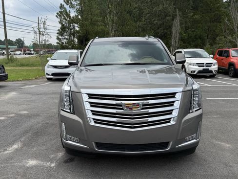 Used 2017 Cadillac Escalade Platinum AWD/4WD image 2
