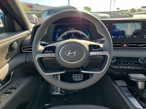 New 2026 Hyundai Elantra SEL Sport FWD image 8
