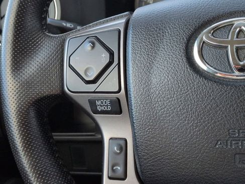 Used 2016 Toyota Tacoma TRD Off-Road image 24