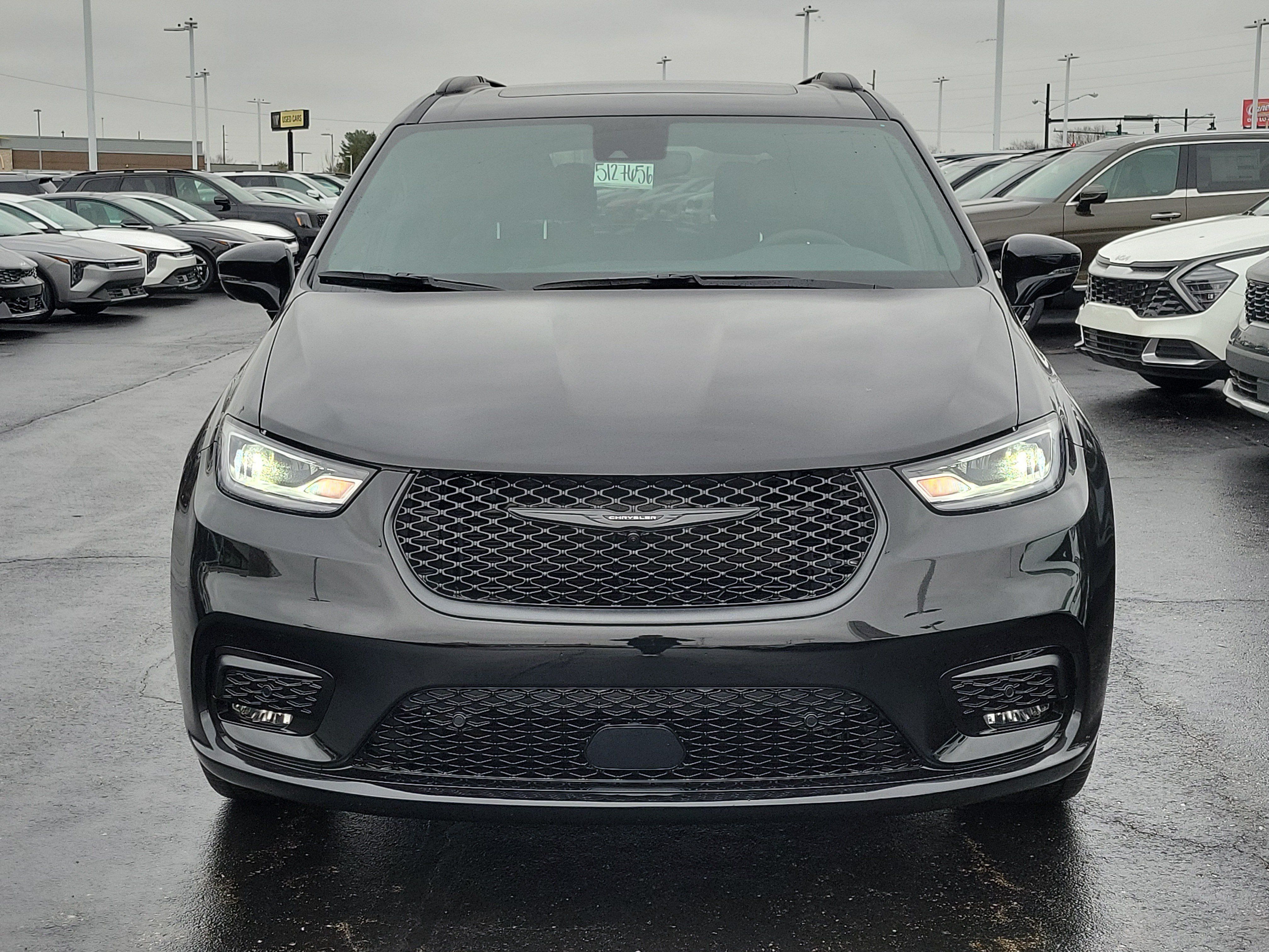 New 2026 Chrysler Pacifica Select FWD image 2