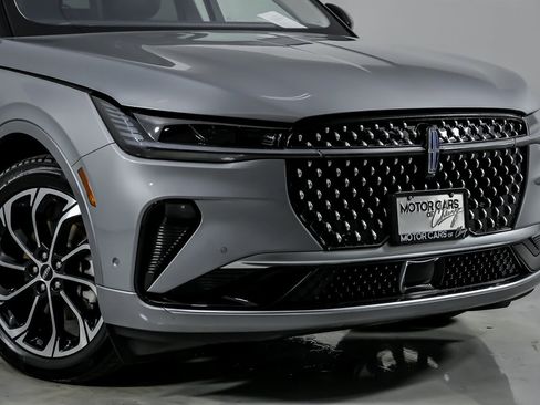 Used 2024 Lincoln Nautilus Reserve w/ Equipment Group 203A image 3