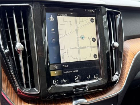 Used 2018 Volvo XC60 T5 Momentum w/ Convenience Package image 7