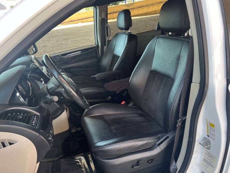 Used 2018 Dodge Grand Caravan SXT FWD image 18