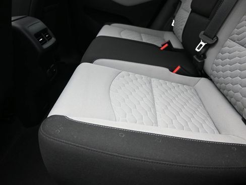 Used 2018 Chevrolet Equinox LT image 16