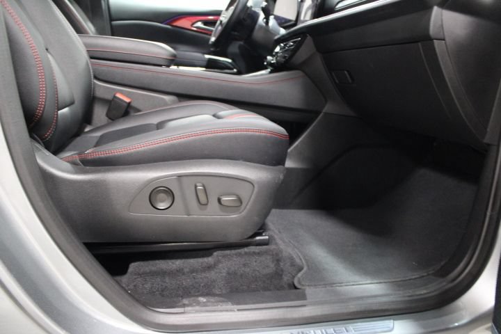 Used 2025 Chevrolet Traverse RS AWD/4WD image 29