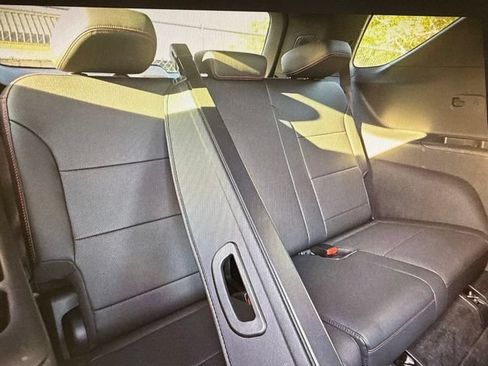 Used 2024 Chevrolet Traverse RS FWD image 19
