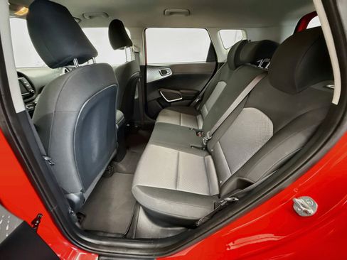 Used 2025 Kia Soul LX w/ LX Technology Package FWD image 26