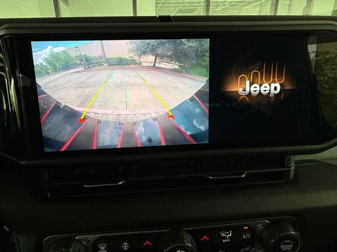 Used 2024 Jeep Wrangler Unlimited Sport AWD/4WD image 27