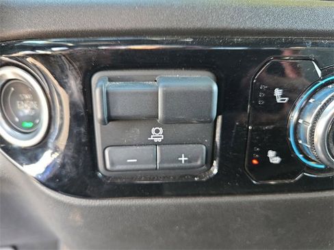 Used 2025 GMC Sierra 1500 SLT image 26