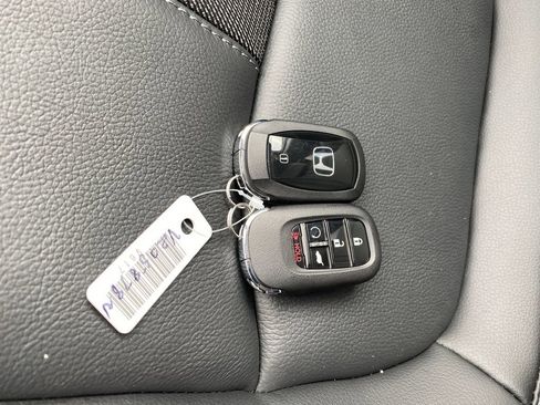 New 2025 Honda Pilot Touring image 29