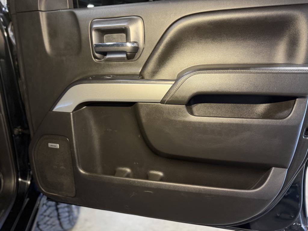 Used 2016 Chevrolet Silverado 2500 LT w/ Midnight Edition AWD/4WD image 5
