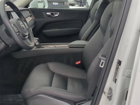 Used 2021 Volvo XC60 T5 Momentum w/ Premium Package image 15