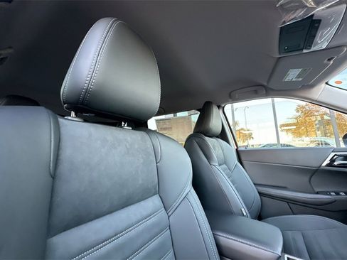 New 2025 Mitsubishi Outlander SE image 18