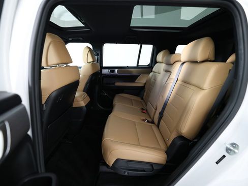 Used 2025 Hyundai Santa Fe Limited image 17