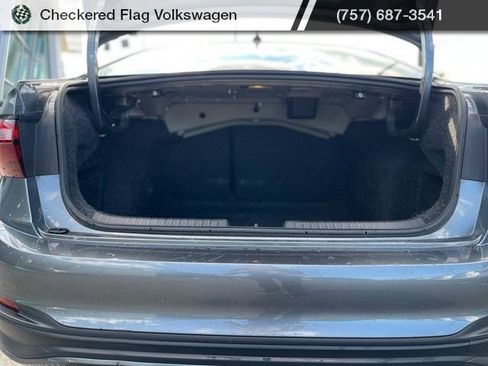 Used 2024 Volkswagen Jetta SE FWD image 11