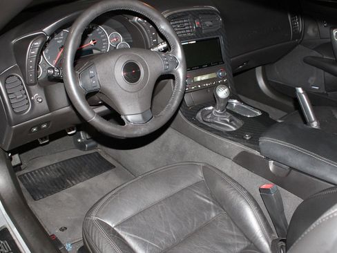Used 2013 Chevrolet Corvette Grand Sport w/ 2LT Preferred Equipment Group RWD image 7