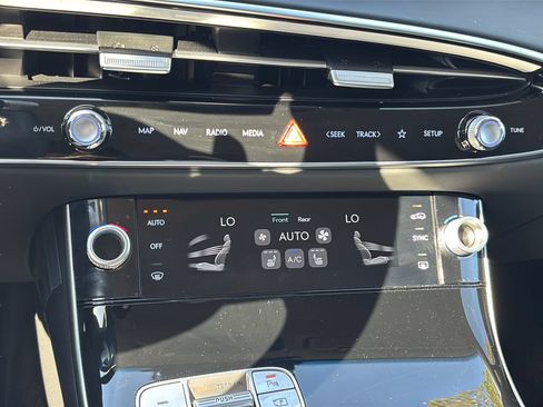 Certified 2026 Genesis GV70 2.5T AWD/4WD image 28