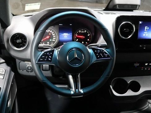 Used 2025 Mercedes-Benz Sprinter 2500 image 15