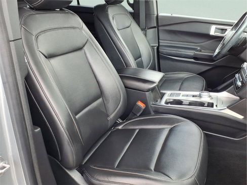 Used 2020 Ford Explorer XLT w/ Equipment Group 202A image 18