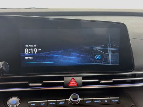 Used 2025 Hyundai Elantra SEL FWD image 19