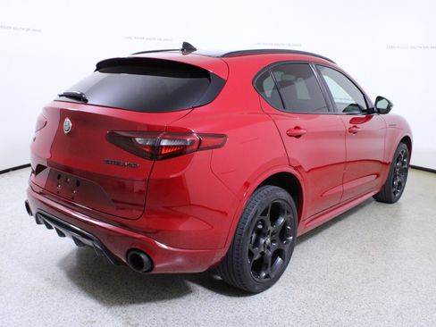 Used 2023 Alfa Romeo Stelvio Estrema image 7