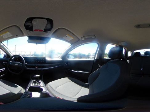 Used 2025 Kia K4 LXS image 41