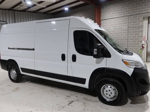 Used 2025 RAM ProMaster 2500 w/ Convenience Group FWD image 7