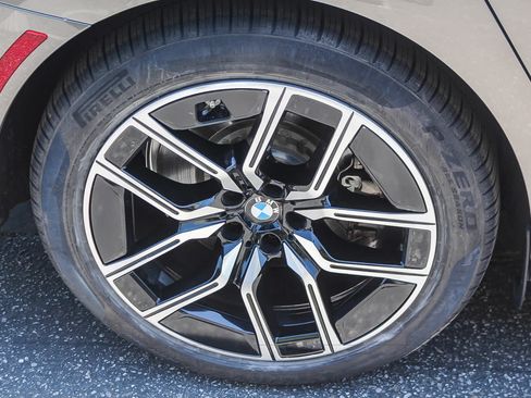 Used 2023 BMW i7 xDrive60 AWD/4WD image 8