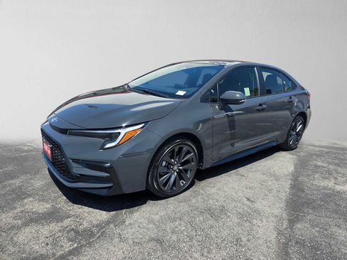 Used 2025 Toyota Corolla SE w/ Convenience Package FWD image 7