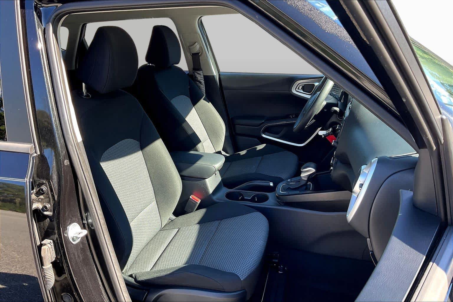 Used 2025 Kia Soul LX FWD image 9