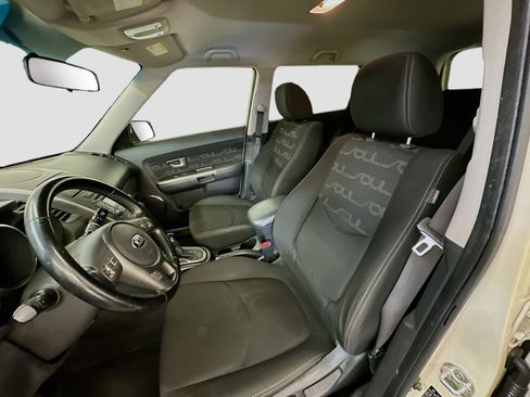 Used 2013 Kia Soul + FWD image 13