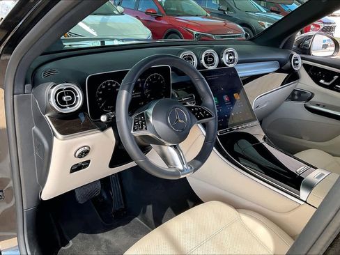 Used 2025 Mercedes-Benz GLC 300 4MATIC image 18