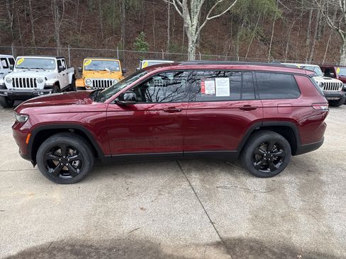 Used 2023 Jeep Grand Cherokee L Laredo image 4