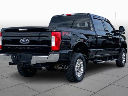Used 2018 Ford F250 XLT w/ XLT Premium Package image 12