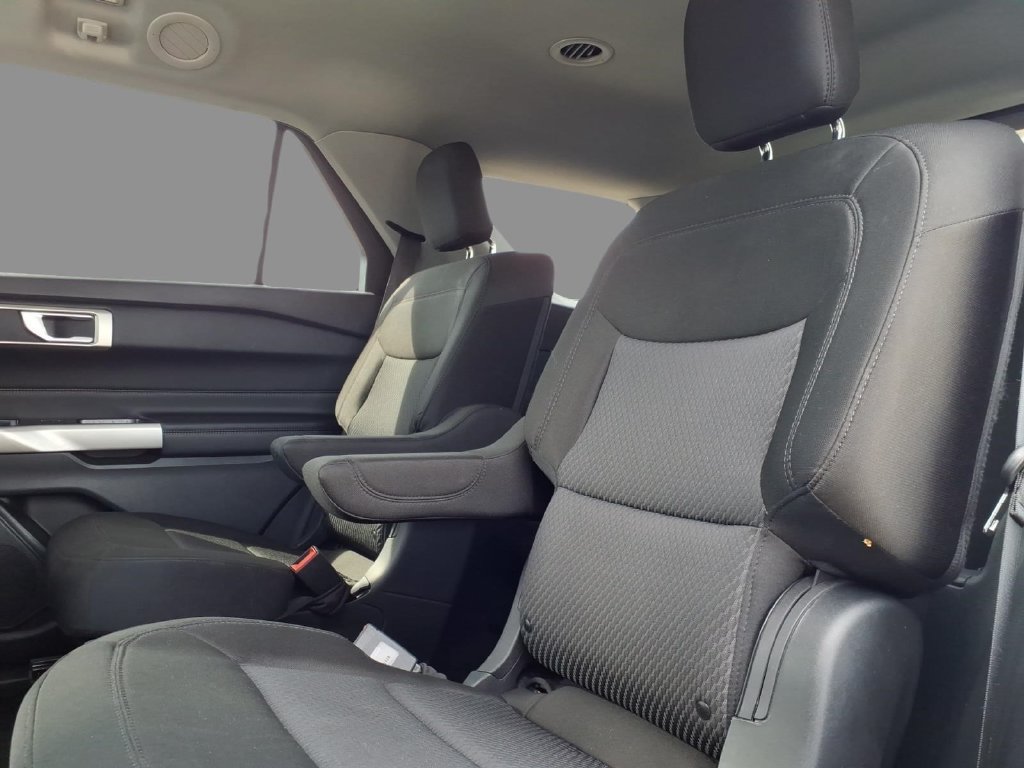Used 2023 Ford Explorer XLT AWD/4WD image 17