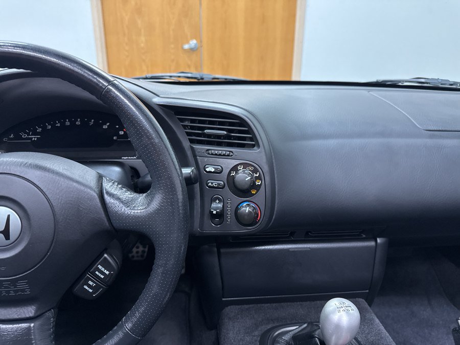Used 2001 Honda S2000 image 26