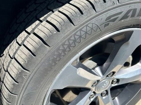 Used 2022 Jeep Grand Cherokee L Limited AWD/4WD image 3
