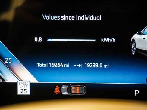 Used 2024 BMW iX xDrive50 w/ Sport Package AWD/4WD image 29