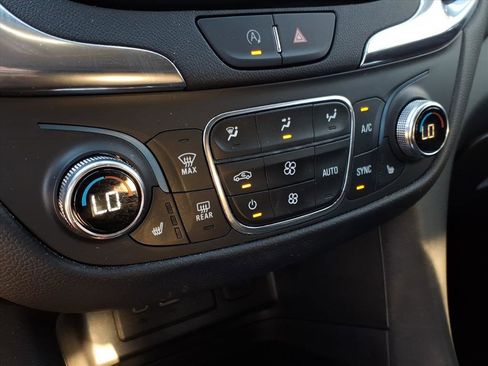 Used 2022 Chevrolet Equinox LT image 22