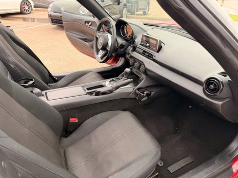 Used 2016 MAZDA MX-5 Miata Sport image 12