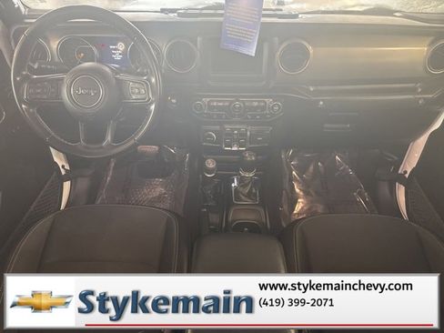 Used 2021 Jeep Gladiator Sport image 12