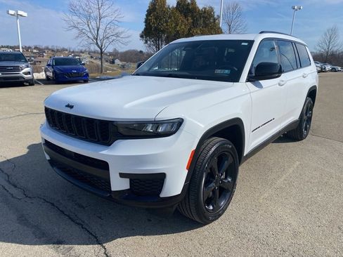 Used 2023 Jeep Grand Cherokee L Laredo image 7