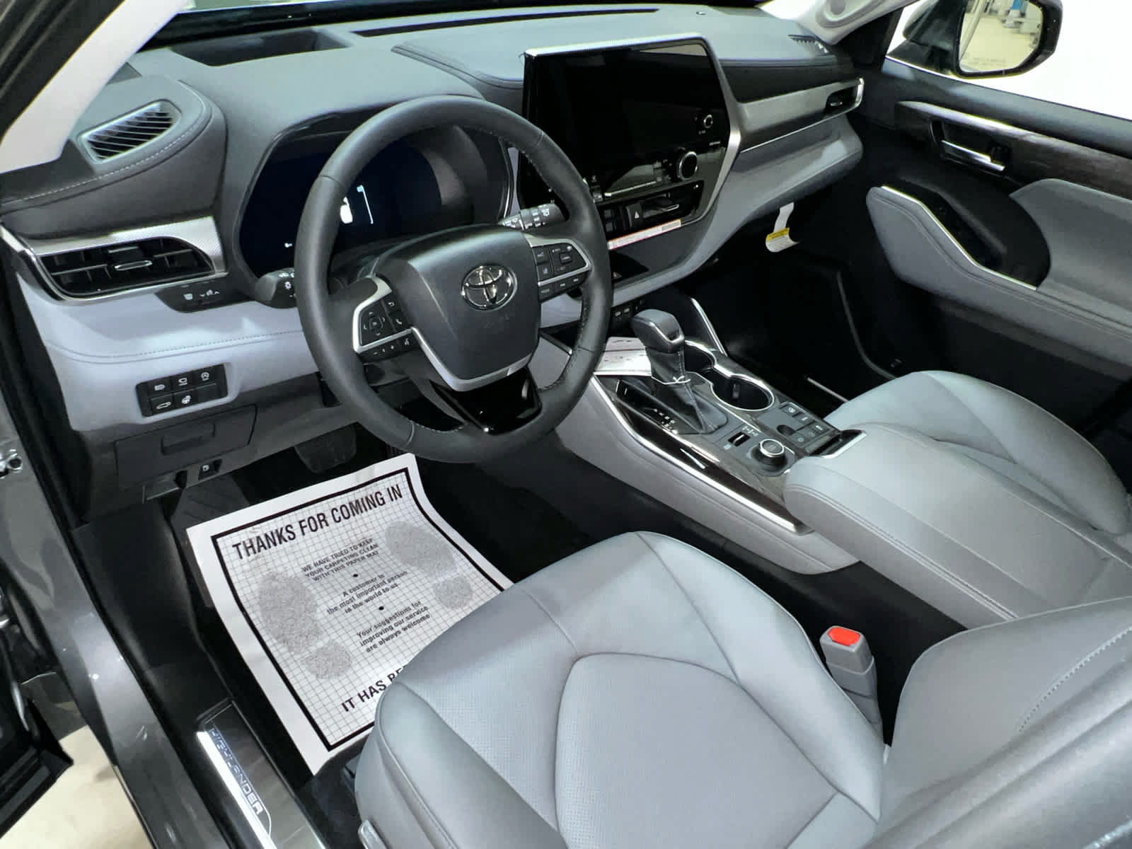 New 2026 Toyota Highlander Platinum AWD/4WD image 15
