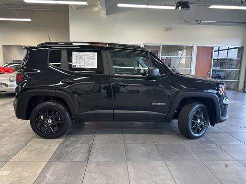 Used 2022 Jeep Renegade Latitude w/ Convenience Group image 11