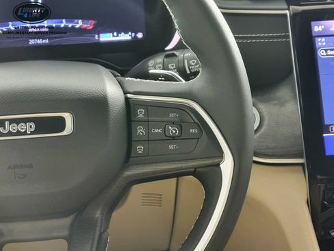 Used 2024 Jeep Grand Cherokee Limited AWD/4WD image 28